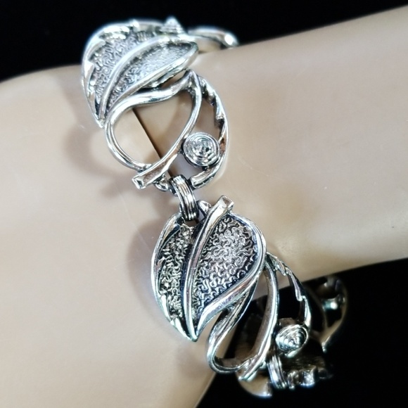 Vintage Signed SARAH COVENTRY Leaf Design Bracelet - Picture 3 of 10
